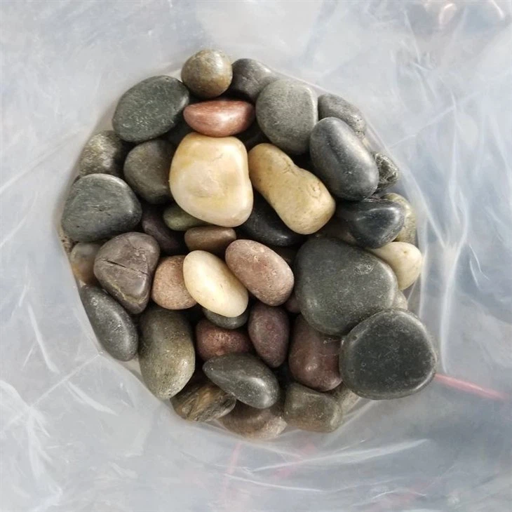 High-Quality-Black-White-Beige-Polished-River-Pebble-Stone-for-Garden-Landscaping.webp (4)(001)
