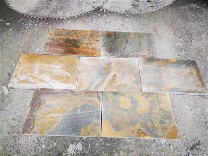 Pavimentazione esterna in ardesia arrugginita